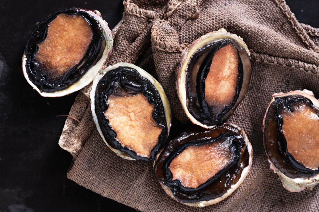a serving board of oysters
